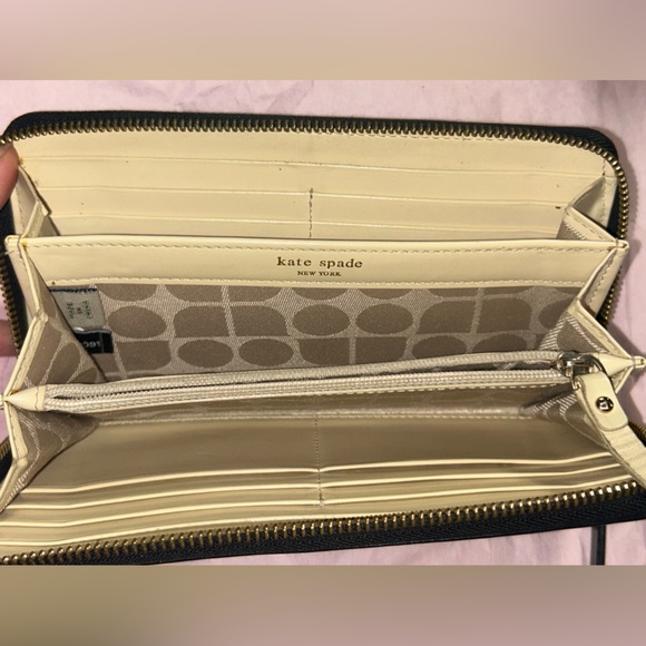 Kate Spade large zip around wallet - Picture 3 of 7